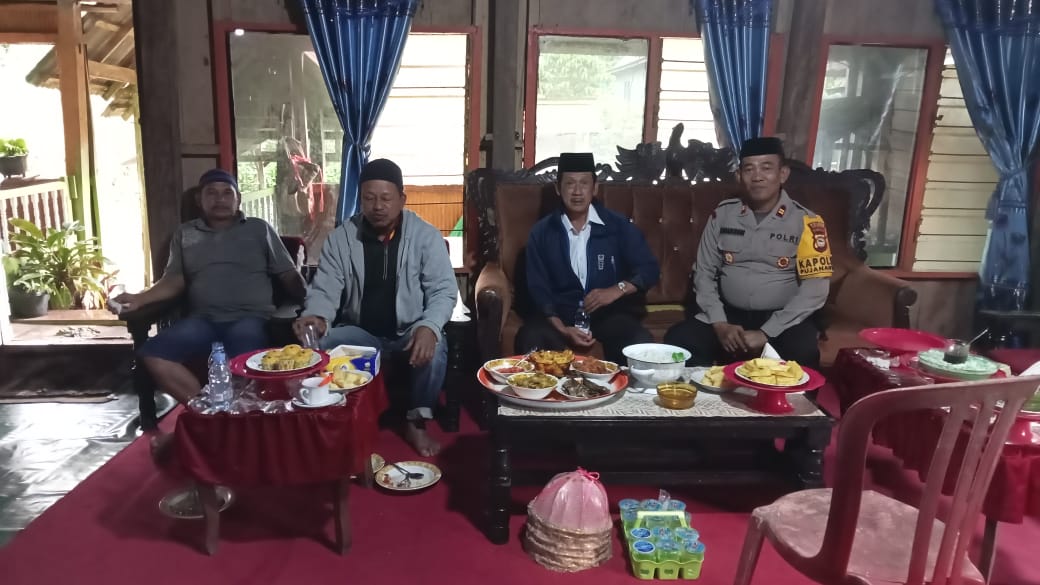 Salam Presisi, Kapolsek Pujananting Perkuat Sinergitas Melalui Edukasi Tata Kelola Ternak di Desa Gattareng