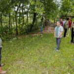 ​Turun Langsung ke Kebun, Kapolsek Pujananting dan Wakil Bupati Barru Verifikasi Penanaman Bibit Kopi di Gattareng