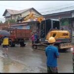 Ratusan Rumah Warga Kabupaten Pasangkayu Tergenang Air Banjir, Akibat Hujan Deras Dinas PUPR Pasangkayu Turunkan Alat Berat Normalisasi Drainase