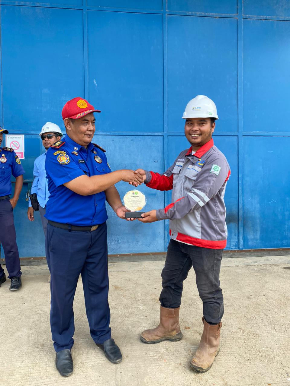 Pimpin Simulasi di PT LPN, Kabid Damkar Barru Alihkang Bekali Pekerja Teknik Pemadaman Galangan Kapal