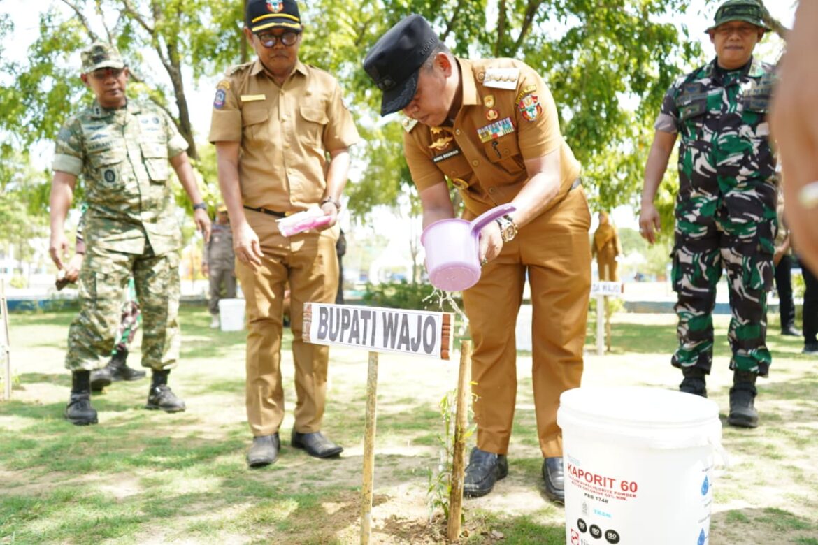 Bupati Andi Rosman Pimpin Penanaman Pohon di Taman Padduppa dan RTH Callaccu