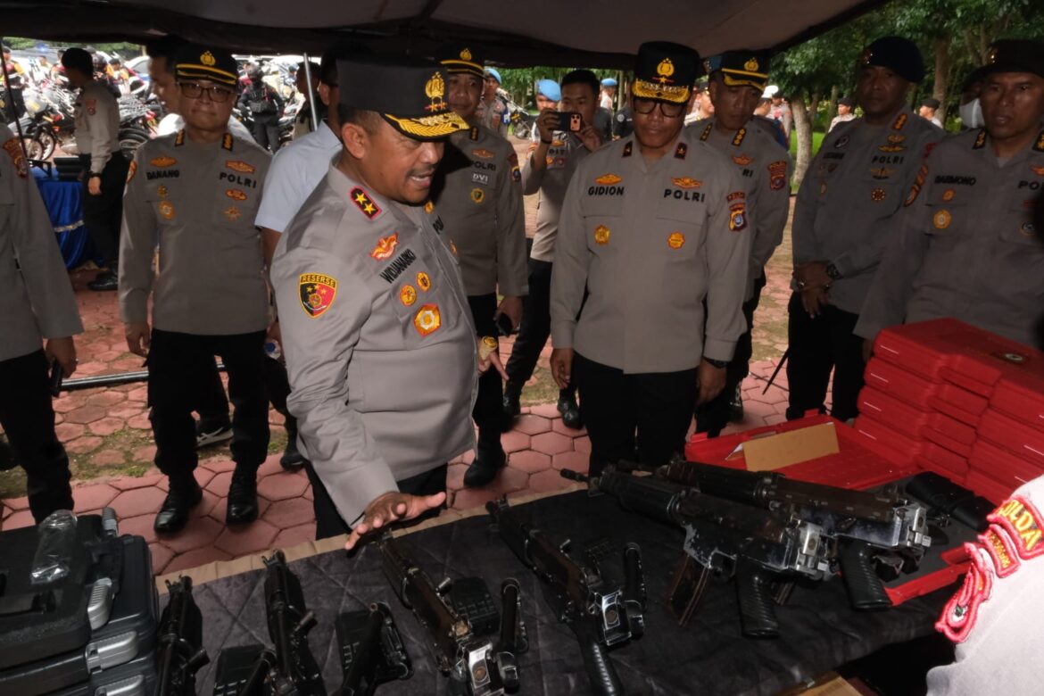 *Polda Sultra Gelar Apel Pengecekan Almatsus, Kapolda Tekankan Kesiapsiagaan Hadapi Segala Kondisi*