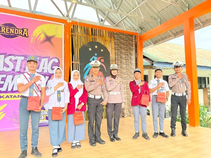 Unit Lantas Polsek Tanete Riattang Tanamkan Budaya Tertib Lalu Lintas Pada Pelajar SMA N13 Bone