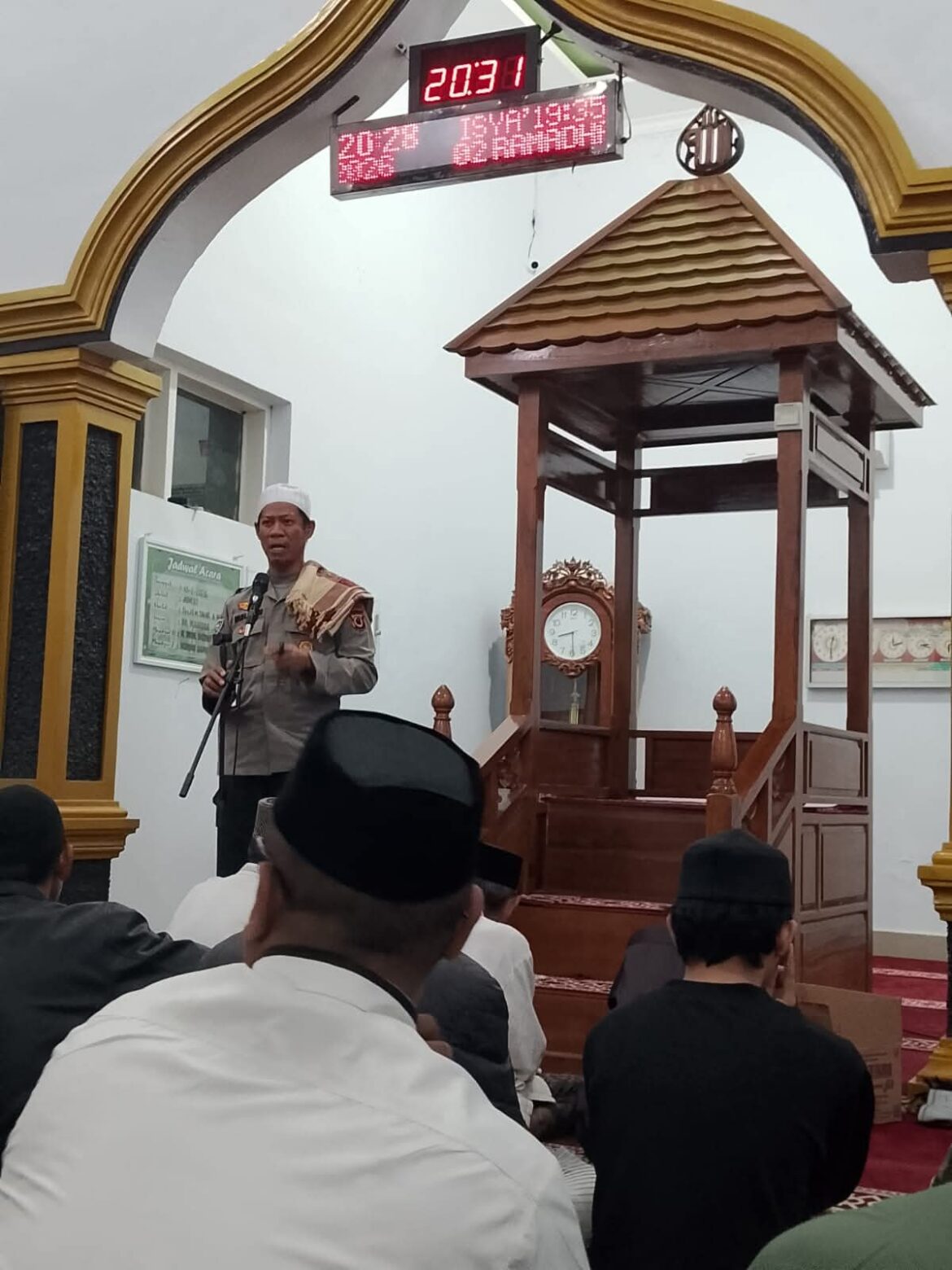 Binmas Polres Bone Berikan Ceramah Kamtibmas di Masjid Al-Muhajirin BTN Pepabri