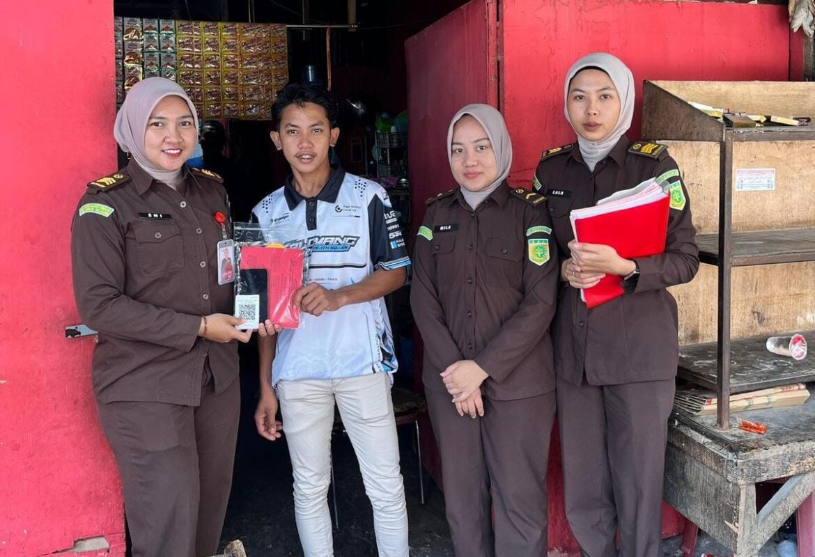 Komitmen Penegakan Hukum Berkeadilan, Kejari Gowa Kembalikan Barang Bukti Perkara Pidana