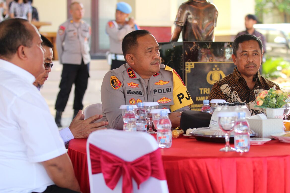 *Kapolda Sultra Buka Expo Perumahan Personel Polri dan Bazar UMKM di Kendari*