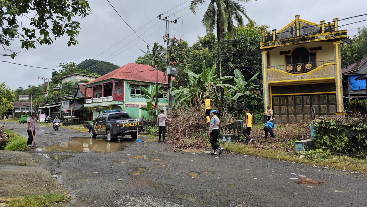 ​Tindak Lanjuti Instruksi Kapolri, Polsek Pujananting Gelar Kurvei Jumat Bersih