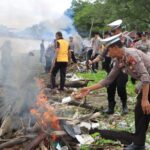 ​Tindak Lanjut Arahan Presiden Prabowo, Kapolres Barru Pimpin Aksi Bersih-Bersih Fasilitas Umum