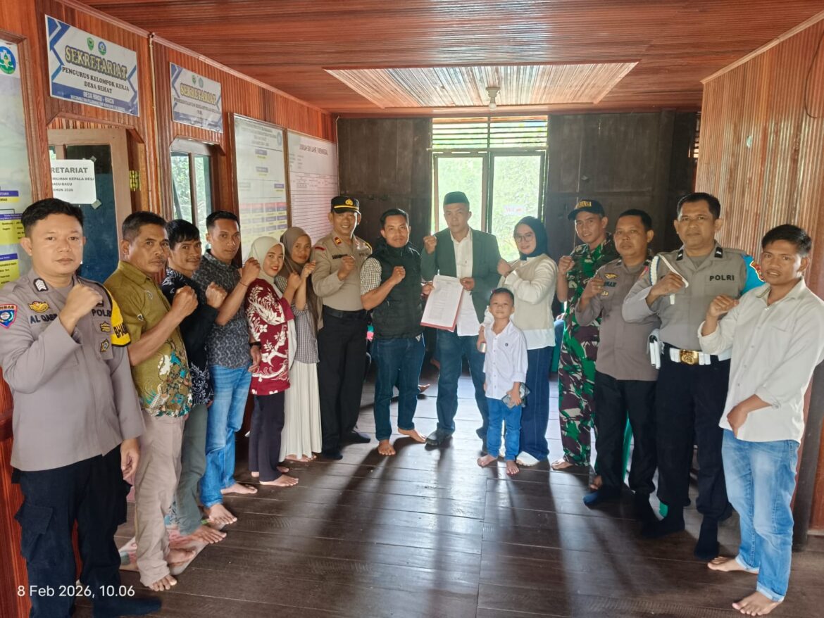 ​Tahapan Pilkades Dimulai, Kapolsek Pujananting Pimpin Pengamanan Pendaftaran Bacakades Bacu-Bacu