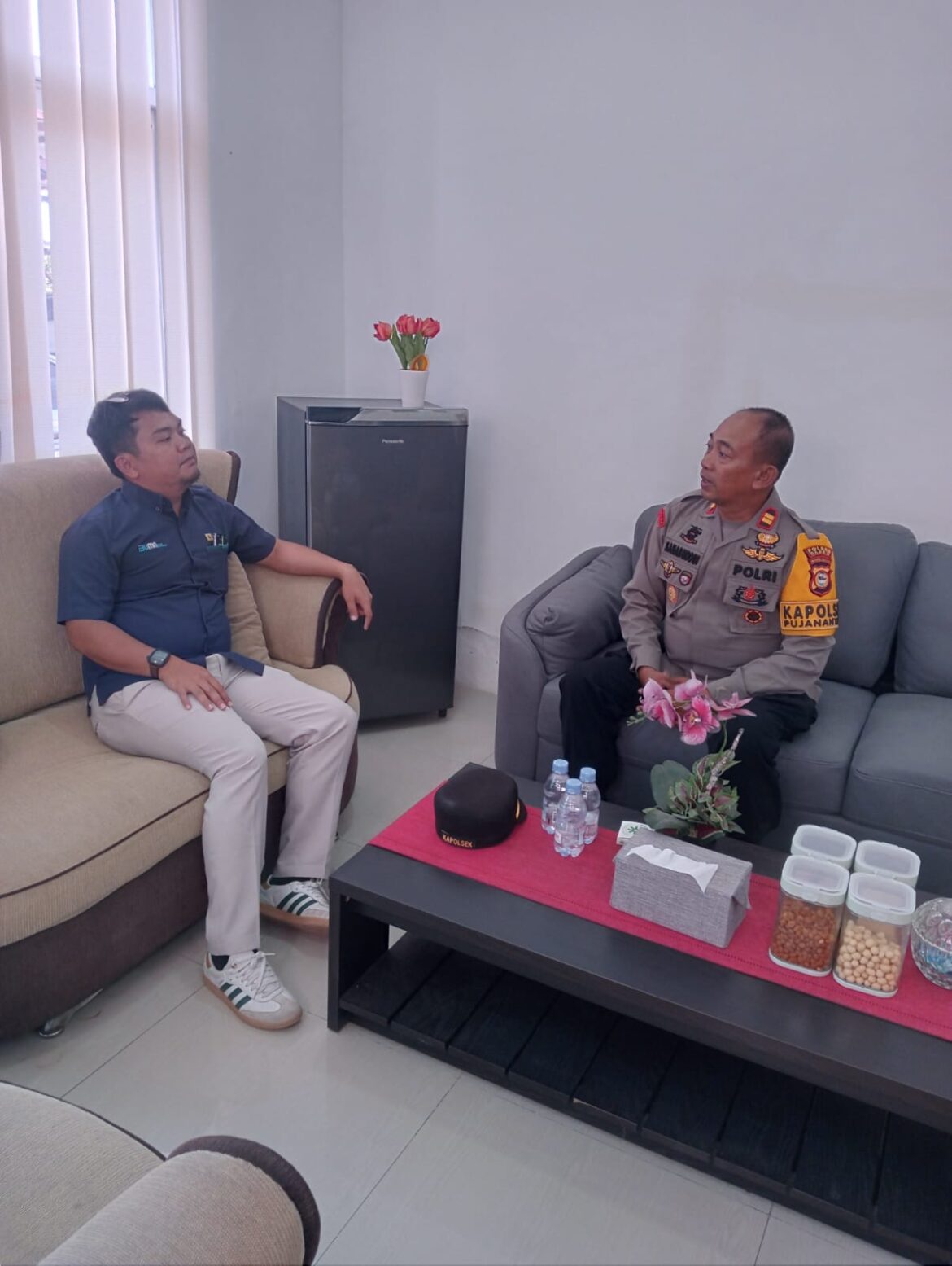 ​Kapolsek Pujananting dan Manajer PLN Barru Bahas Solusi Listrik di Dusun Bontorea