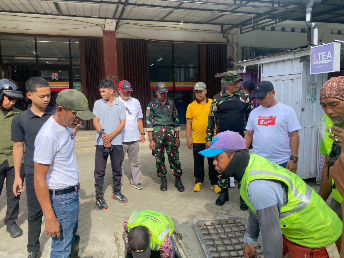 Bupati Pimpin Kerja Bakti Massal di Lingkup Pemerintah Daerah Kabupaten Wajo