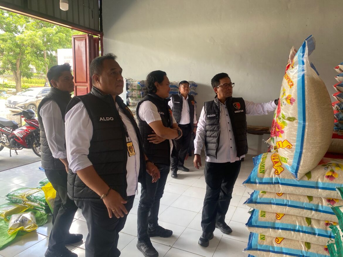 *Satgas Saber Polda Sultra Pantau Harga Sembako di Pasar Mandonga, Stok Dipastikan Aman*