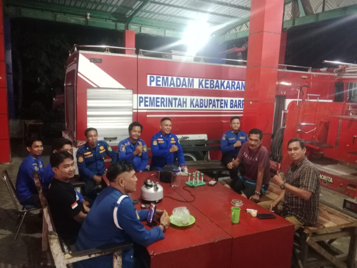 Pererat Kekeluargaan, Kasat Pol PP dan Damkar Barru Wirman Firdaus Bernostalgia dengan Personel Rescue Center