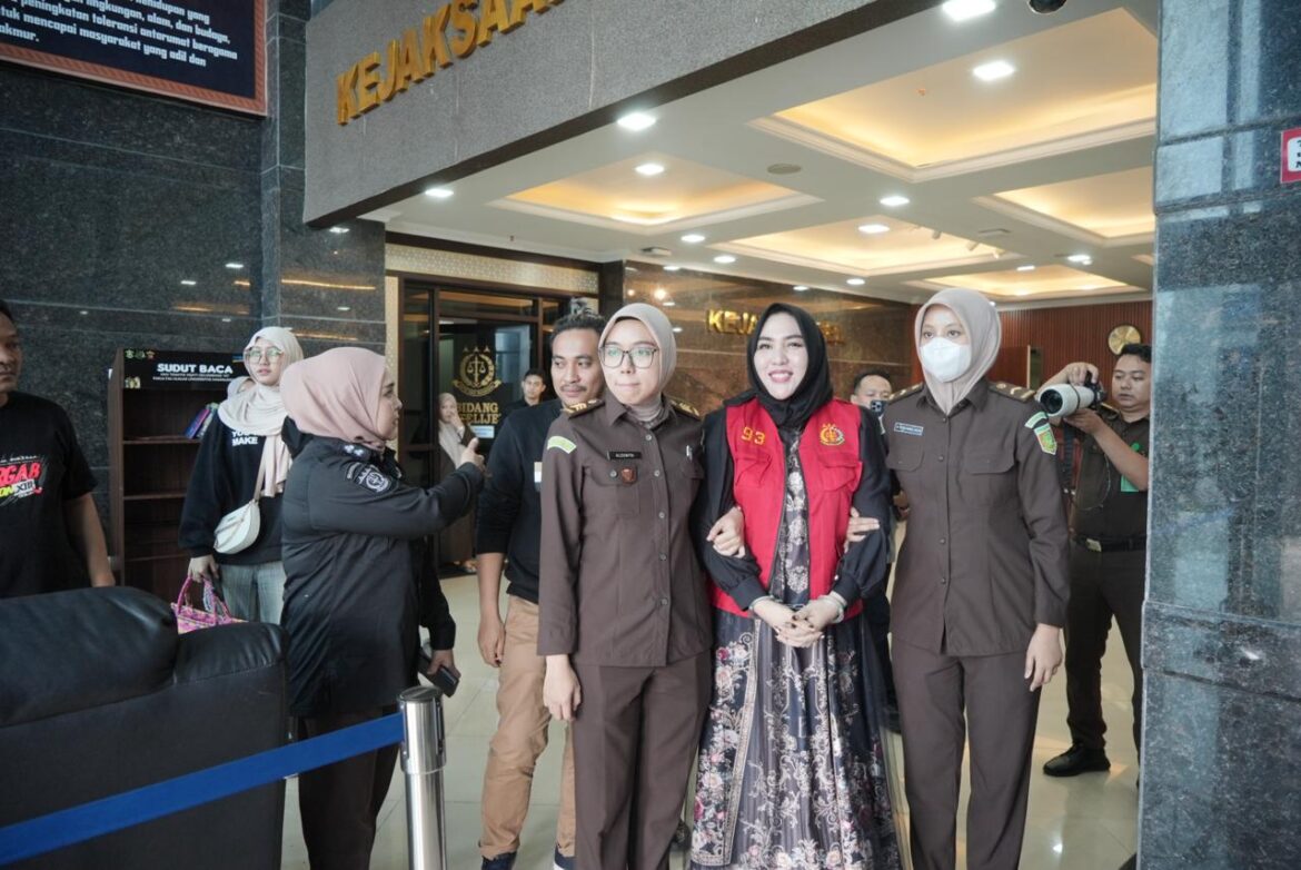 Setelah Mira Hayati di Eksekusi  Kejati Sulsel Warning, Bagi Seluruh Pelaku Pelaku Usaha Kosmetik Ilegal.