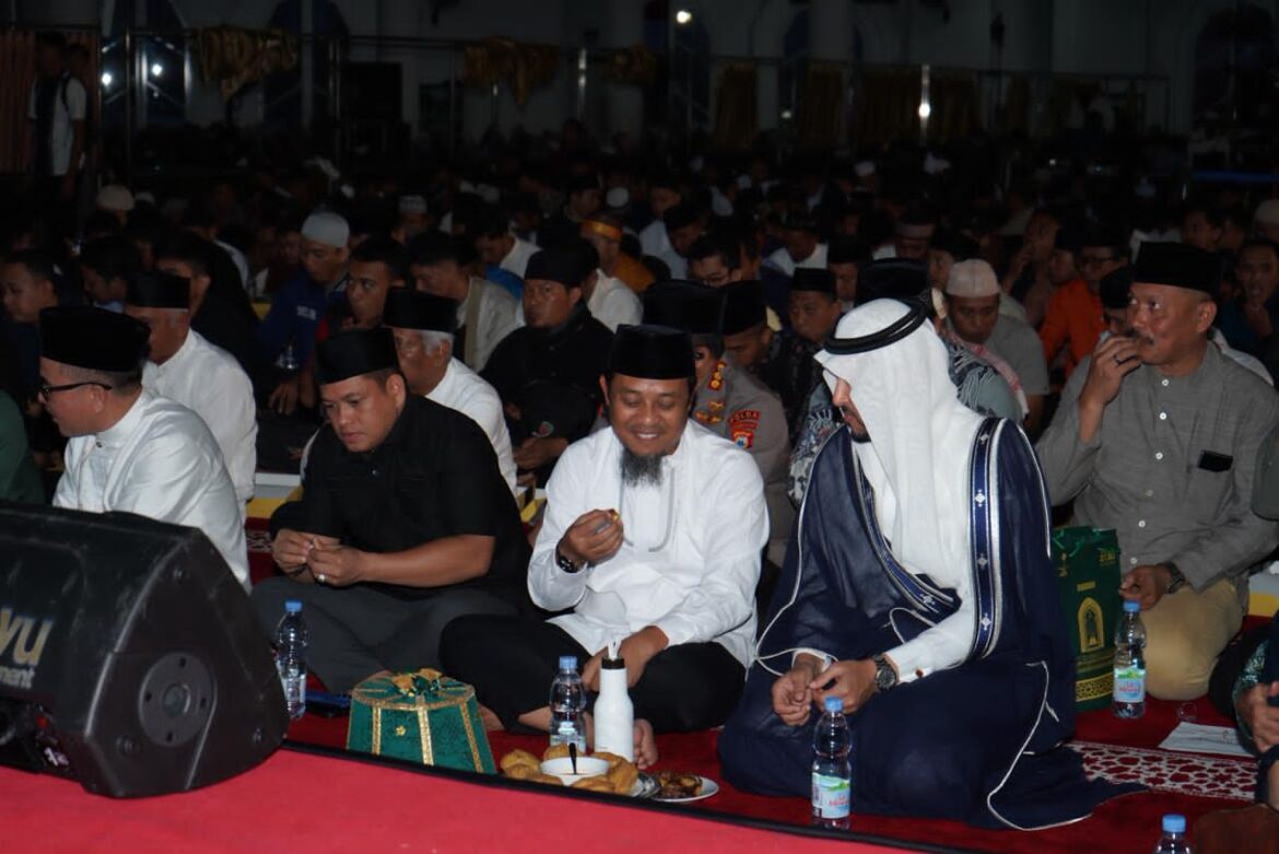 Bupati Wajo, Andi Rosman turut hadir dalam buka puasa bersama Gubernur Sulawesi Selatan Andi Sudirman Sulaiman