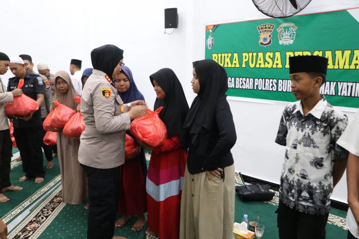 Polres Buru Gelar Buka Puasa Bersama Anak Yatim, Wujud Polri Humanis di Bulan Suci Ramadan