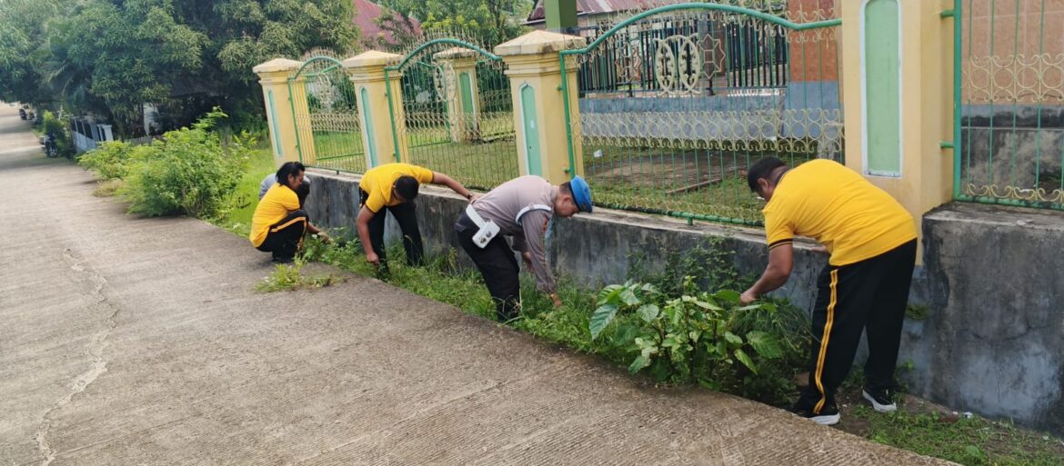 Ipda Abd. Mustajil Pimpin Personel Polsek Balusu Korvei di Masjid: ‘Kami Bagian dari Keluarga Balusu’