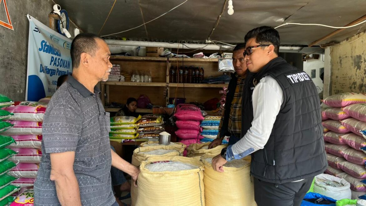 Blusukan ke Pasar, Polres Barru Jamin Stok Pangan Aman untuk Kebutuhan Keluarga