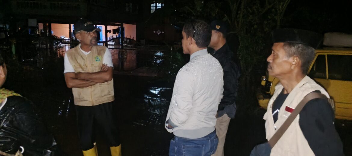 ​Tindak Lanjut Instruksi Bupati, Sekda Barru Abu Bakar Tinjau Lokasi Terisolir di Lempang dan Lompo Tengah Hingga Larut Malam