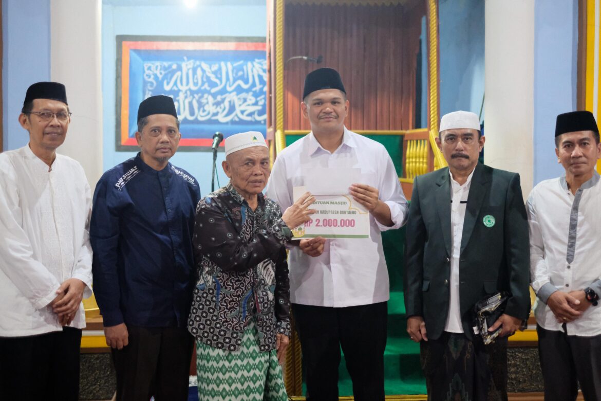 Safari Ramadhan di Eremerasa, Bupati Bantaeng Serahkan Bantuan untuk Masjid Nurul Muttaqin