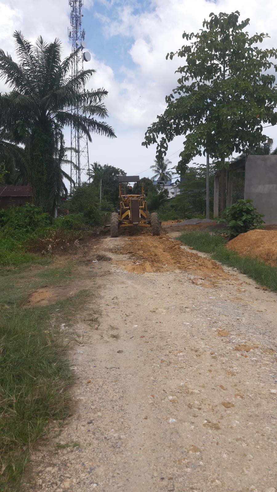 PT Letawa Komitmen Perbaiki Jalan Sepanjang 3 Km di Desa Tikke Melalui Program CSR 
