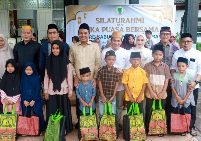 Buka Puasa Bersama Di Bulan Suci Ramadhan Yang Penuh Berkah  Ketua DPRD Luwu Utara Salurkan Santunan Kepada Anak Yatim 