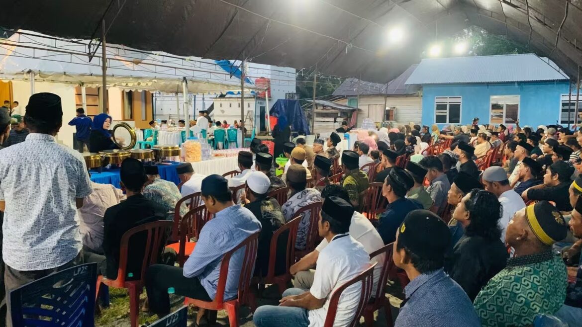 Wakil Ketua DPRD Luwu Utara Karemuddin buka bersama Dengan warga Mappadeceng