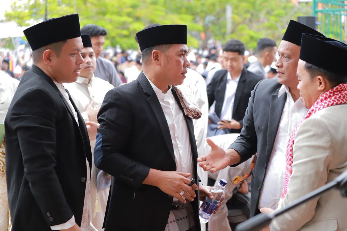Bupati dan Wakil Bupati Wajo Kompak Sholat Id di Mesjid Agung Ummul Quraa  Sengkang