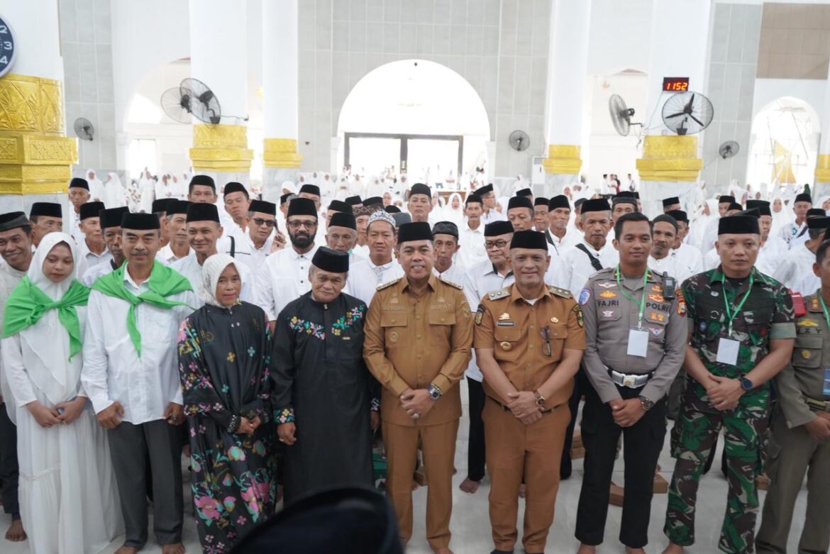 Pelepasan Calon Jamah Haji ( CJH) Kab Wajo di Mesjid Agung Ummul Quraa, Oleh Bupati Wajo dan Wakilnya