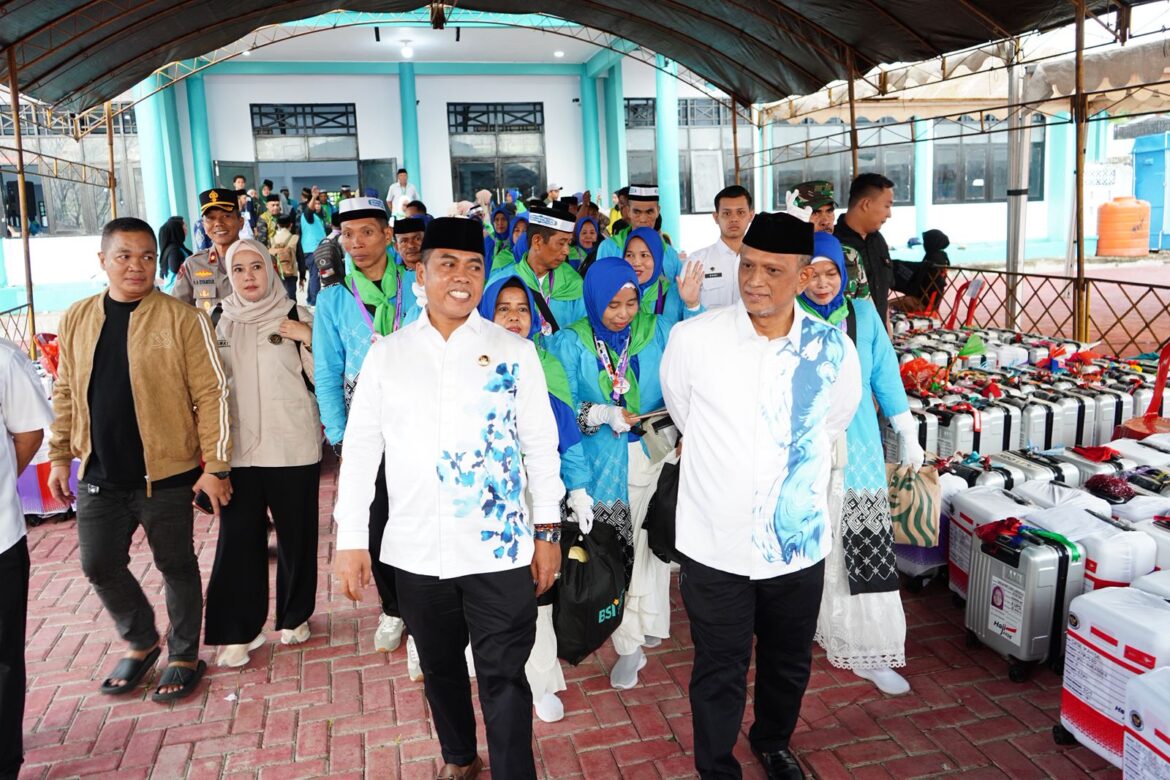 Bupati dan wakil Bupati Wajo, Melepas Ratusan Jamaah Calon Haji di Baruga Lasangkuru Islamic Center Palaguna