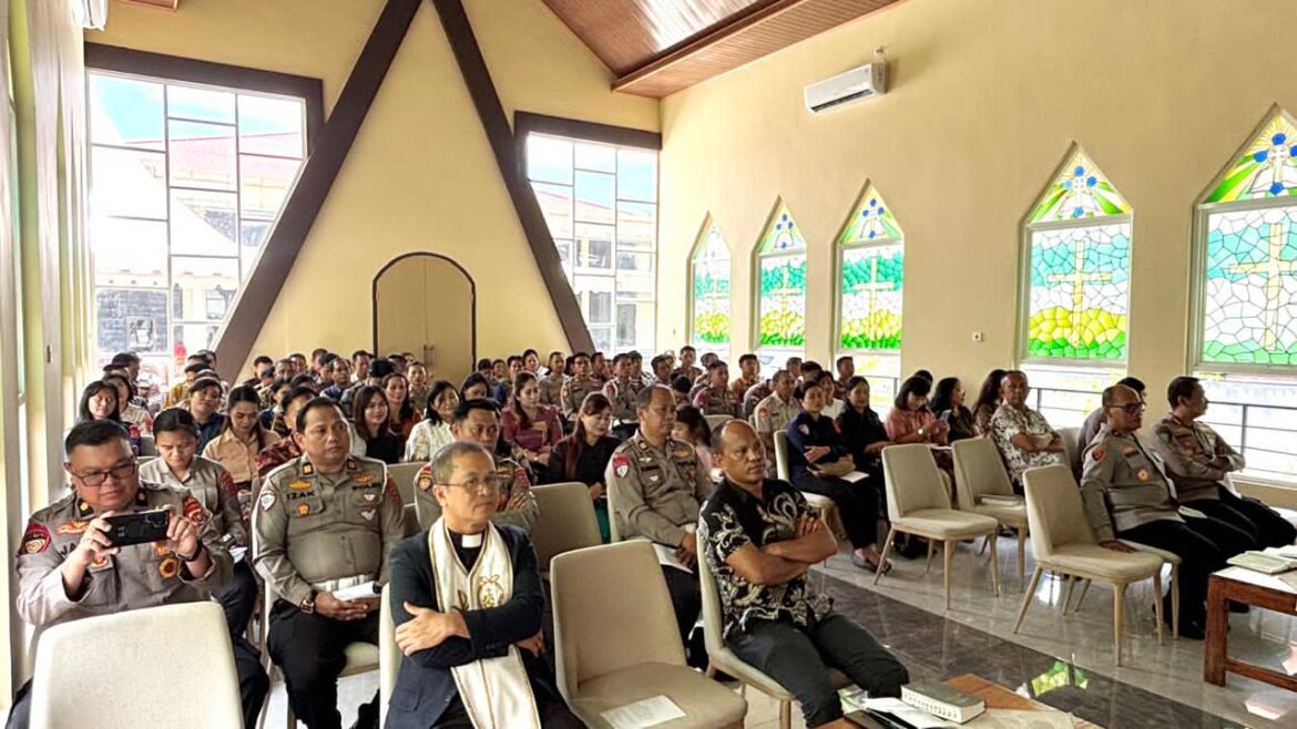 Polda Sultra Gelar Ibadah Perayaan Paskah, Perkuat Iman dan Kebersamaan Personel