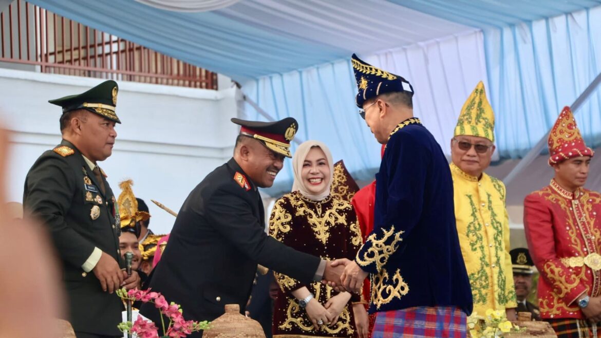 Kapolda Sultra Hadiri Upacara Peringatan HUT Sultra ke-62 di Lapangan Tugu Ex MTQ