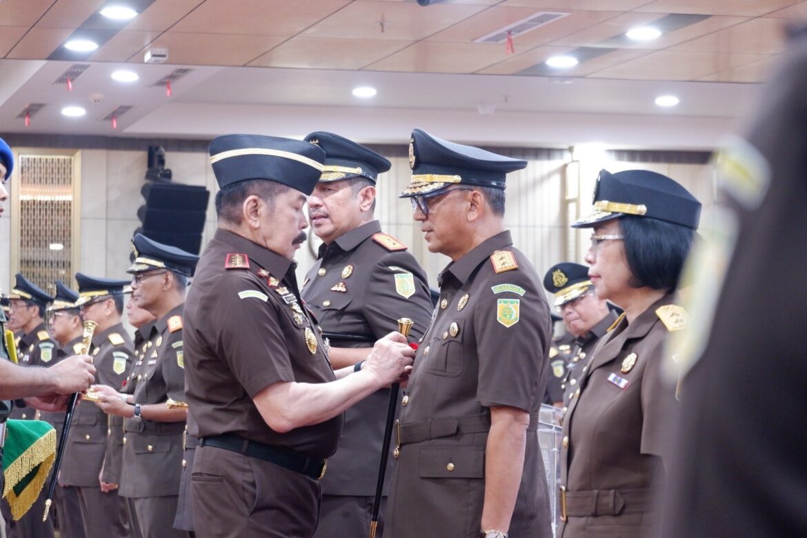 Keluarga besar Kejati Sulsel  Menyambut Kedatangan Dr. Sila H. Pulungan Sebagai Kajati Sulsel, Dengan Penuh Kehangatan 