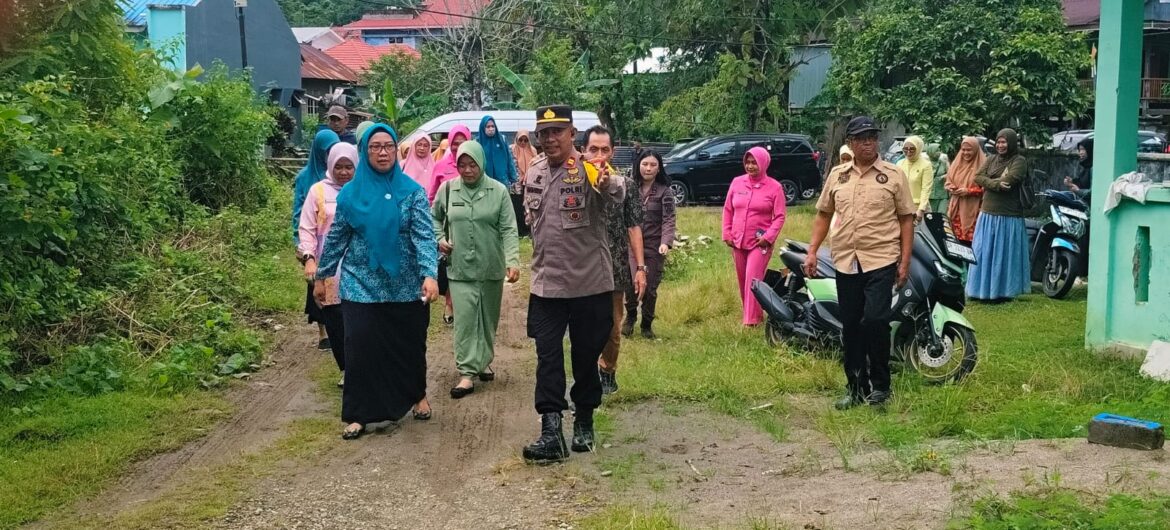 ​Kapolsek Pujananting Kawal Kegiatan Anjangsana Hari Jadi Barru ke-66, Pastikan Penyaluran Bantuan Berjalan Lancar