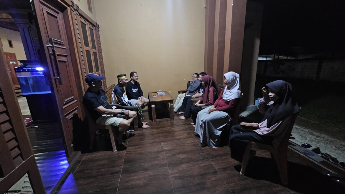 Sinergi Polri dan Legislatif, Kapolsek Pujananting Dampingi Siswa Berprestasi Raih Beasiswa ke Cina