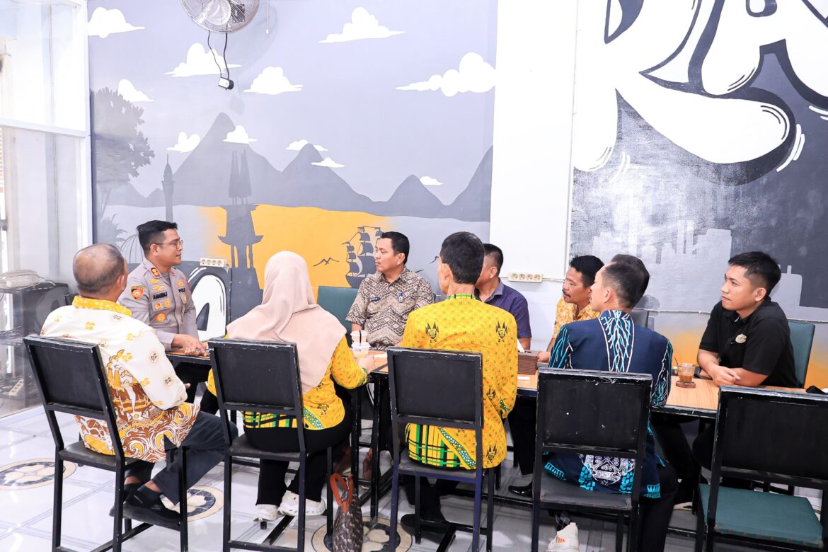​Jaga Kondusivitas Daerah, Kapolres Barru Optimalkan Peran Tiga Pilar Lewat Diskusi Humanis