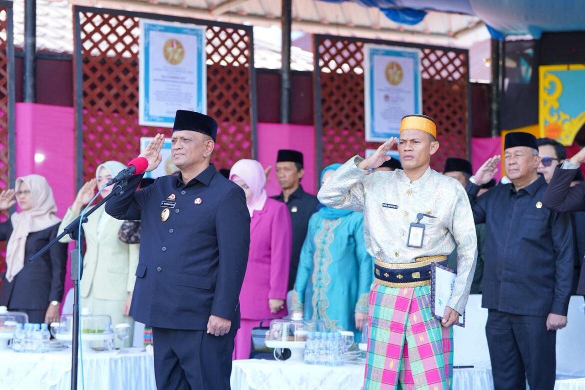 Wakil Bupati Wajo Pimpin Hardiknas 2026 di Halaman Kantor Dinas Pendidikan Kab Wajo