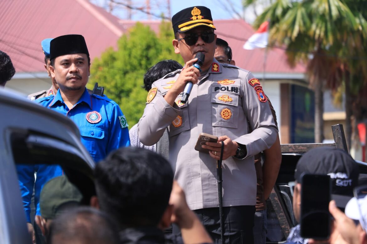 ​Kapolres Barru Pimpin Langsung Pengamanan Aksi May Day di Tugu Payung
