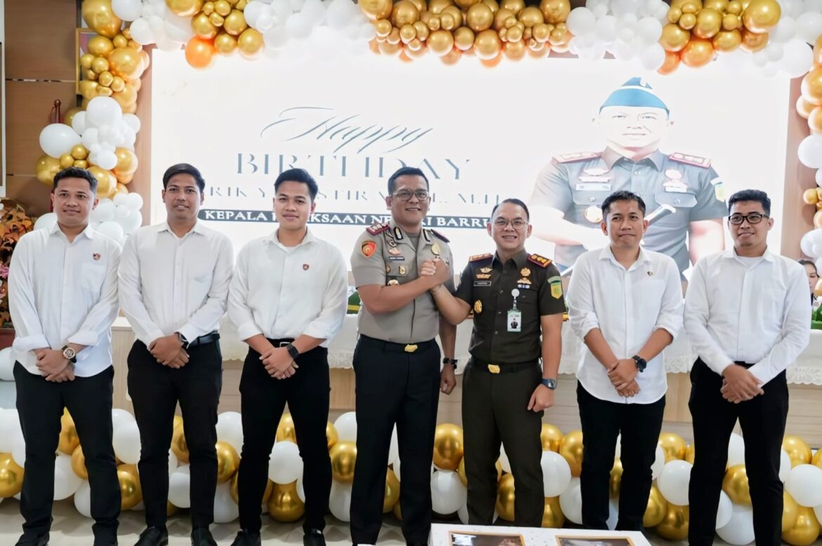 Kapolres Barru Berikan Kejutan Ulang Tahun kepada Kajari Barru, Wujud Sinergitas Penegak Hukum