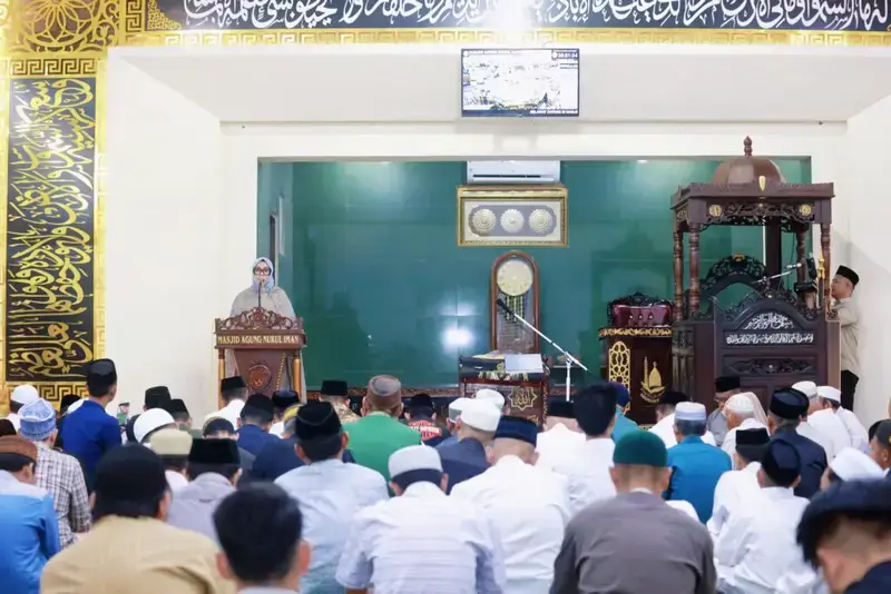 Peringatan Nuzulul Qur’an di Masjid Agung Barru, Bupati Andi Ina Ajak Jamaah Raih Kemuliaan Lailatul Qadar