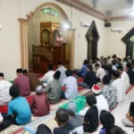 Di Hadapan Jamaah Masjid Rahmat, Wabup Abustan Paparkan Keberhasilan Barru Turunkan Angka Kemiskinan