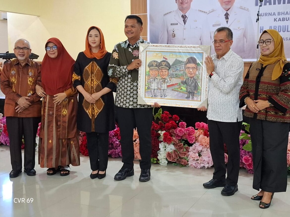 *Momen Penuh Haru, Bupati Bantaeng Lepas Purna Bhakti Sekda Bantaeng, H. Abdul Wahab