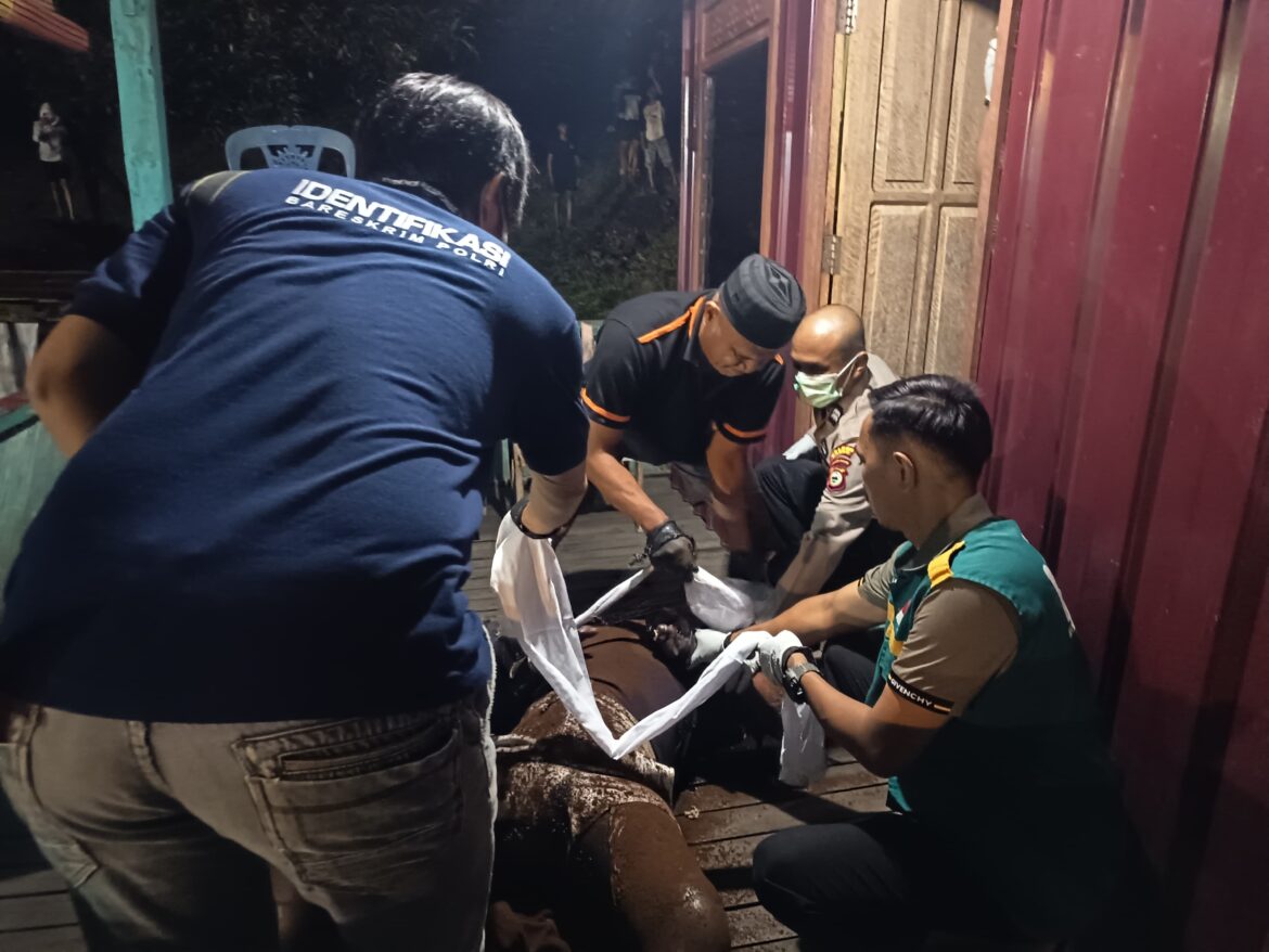 Pria Lansia Ditemukan Meninggal Dunia di Teras Rumahnya di Barru, Diduga Telah Wafat Beberapa Hari.