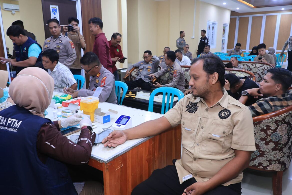 ​Sambut Hari Bhayangkara ke-80, Polres Barru Gelar Pemeriksaan Kesehatan Gratis untuk Warga dan Personel