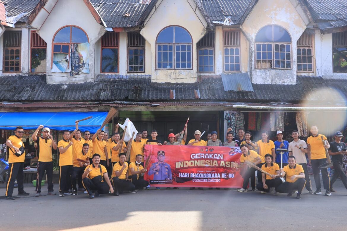 ​Sambut Hari Bhayangkara ke-80, Polres Barru Gelar Gerakan Indonesia Asri di Berbagai Lokasi