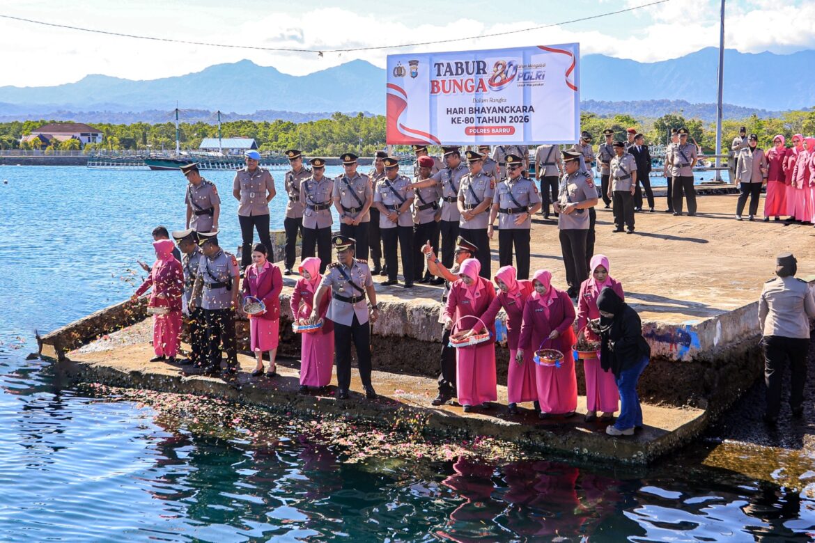 ​Hari Bhayangkara ke-80: Polres Barru Kenang Misi Sejarah Pasukan Andi Mattalatta Lewat Tabur Bunga di Garongkong