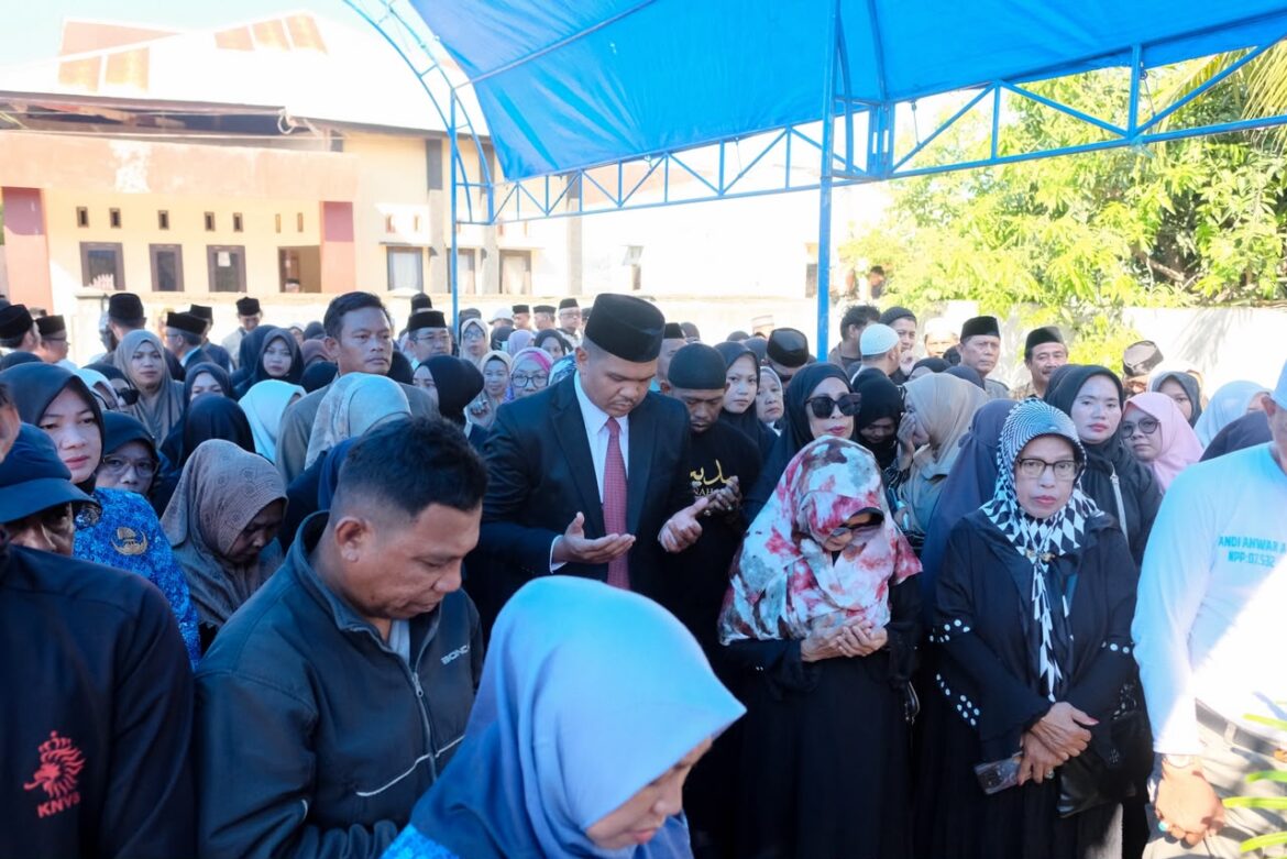 Bupati Bantaeng Pimpin Upacara Penghormatan Terakhir H. Muh. Yasin