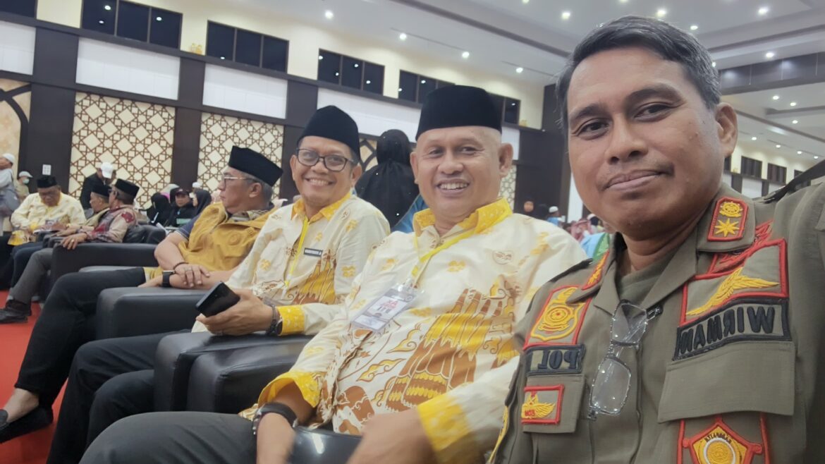 ​Kawal dari Sudiang ke Rujab Bupati, Kasatpol-PP dan Damkar Barru Pastikan Jemaah Haji Kloter 37 Aman