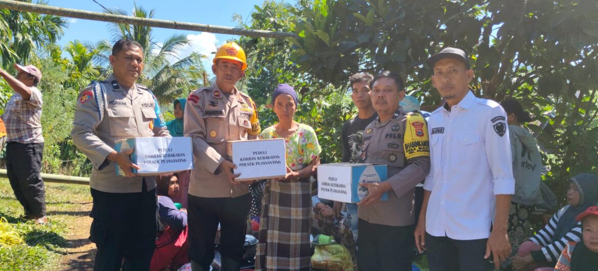 ​Respons Cepat Kebakaran di Bulo-Bulo, Polsek Pujananting dan Pemerintah Kecamatan Serahkan Bantuan