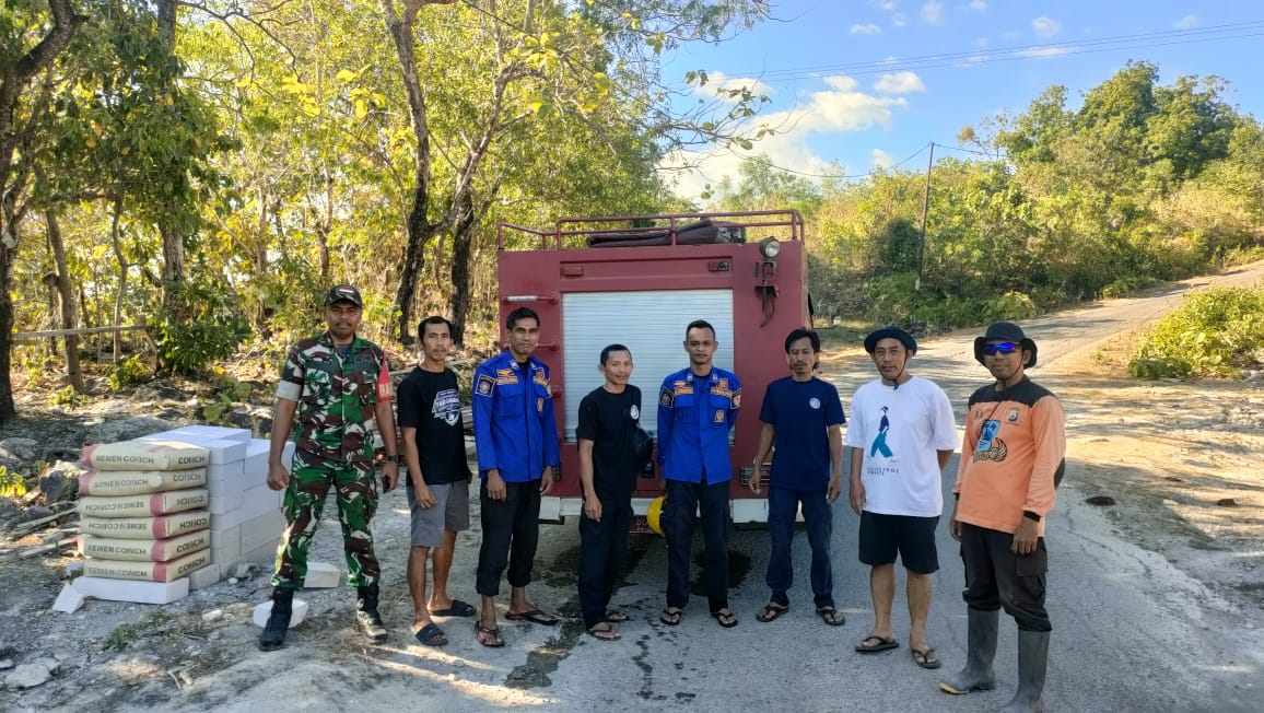 ​Sinergi Personel Polsek Tanete Riaja dan Damkar Berhasil Padamkan Kebakaran Lahan Jati di Libureng
